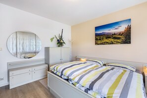 2 bedrooms, iron/ironing board, free WiFi, bed sheets - Apartment 'Regina' with Shared Garden, Balcony and Wi-Fi (Furtwangen im Schwarzwald)