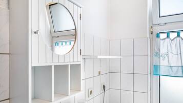 Shower, hair dryer, towels