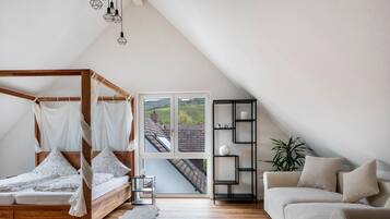 4 bedrooms, iron/ironing board, free WiFi, bed sheets