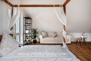 4 makuuhuonetta, silitysrauta/-lauta, ilmainen Wi-Fi, vuodevaatteet