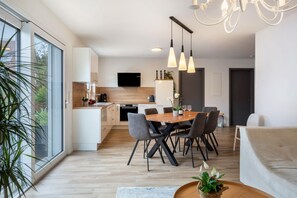 Interior - Holiday Home 'Ferienhaus Ebringen' with Private Terrace, Balcony and Wi-Fi (Ebringen)