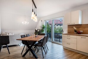 Interior - Holiday Home 'Ferienhaus Ebringen' with Private Terrace, Balcony and Wi-Fi (Ebringen)