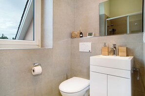 Dusche, Haartrockner, Handtücher