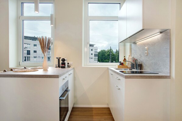 Køleskab, ovn, kogeplade, opvaskemaskine