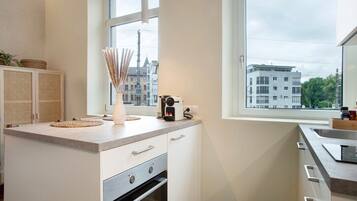 Geladeira, fogão, cooktop, lava-louças