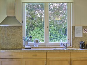 Fridge, stovetop, dishwasher, coffee/tea maker - Modern holiday villa with special furnishings (Panningen)