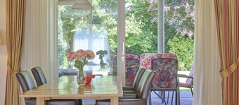 Villa de vacances moderne avec beau jardin