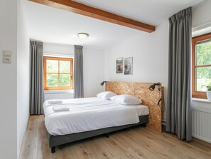 3 bedrooms, Internet