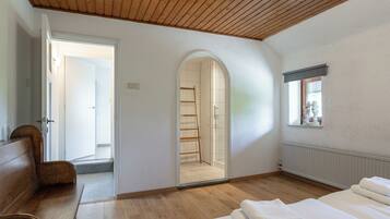 3 عدّة غرف نوم وخدمة الإنترنت