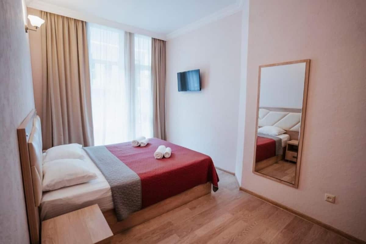 Suite | 1 bedroom, in-room safe, desk, laptop workspace