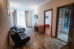 Phòng Suite | 1 phòng ngủ, két bảo mật tại phòng, bàn 