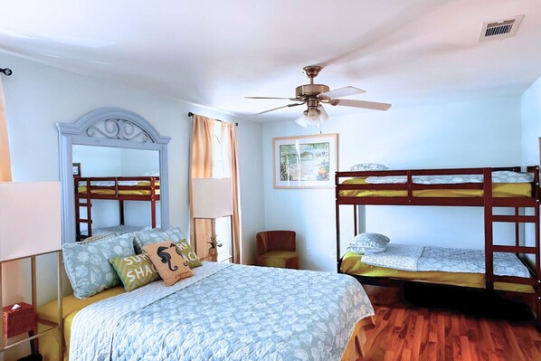 3 bedrooms, iron/ironing board, free WiFi
