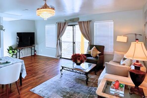 TV - NewRenovated House 1MinuteWalk To Get MiramarBeach (Destin)