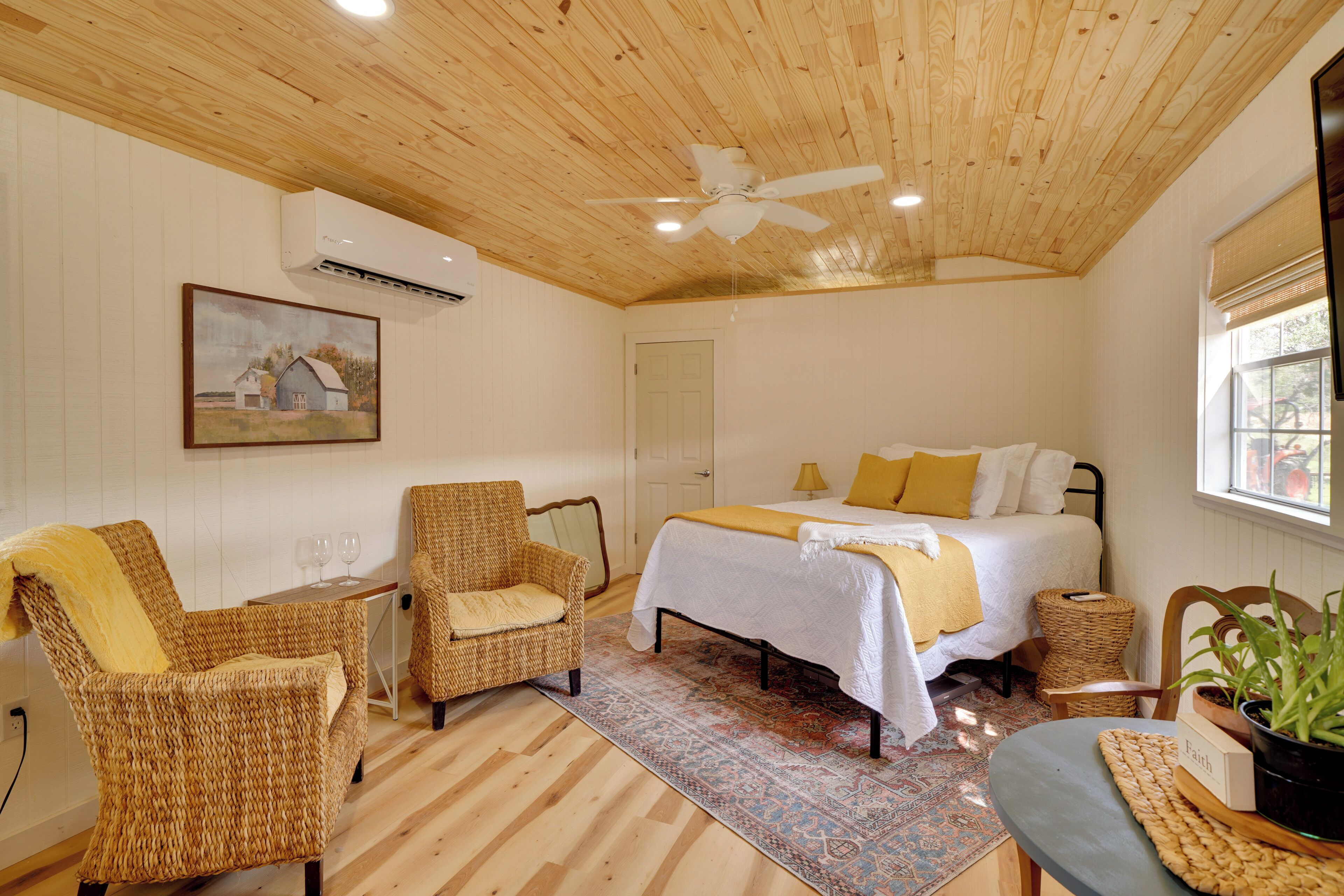 Charming & Pet-Friendly Bandera Studio w/ Fire Pit