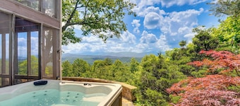 Tallassee Family Home w/ Stunning Smoky Mtn Views