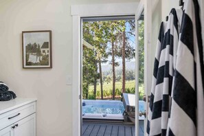 Interior - Breathtaking Wine Country Home w/ Incredible Dundee Hills Vineyard Views, Covered Deck w/ Hot Tub (Dundee)