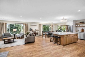 TV, fireplace, foosball, table tennis - Breathtaking Wine Country Home w/ Incredible Dundee Hills Vineyard Views, Covered Deck w/ Hot Tub (Dundee)