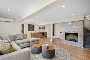 TV, fireplace, foosball, table tennis - Breathtaking Wine Country Home w/ Incredible Dundee Hills Vineyard Views, Covered Deck w/ Hot Tub (Dundee)