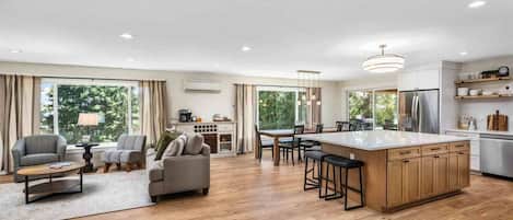 Televisión, chimenea, futbolito y tenis de mesa