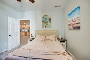3 bedrooms, desk, iron/ironing board, WiFi - Pet-Friendly Downtown Fulton Apt w/ Smart TV! (Fulton)