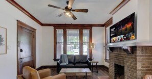 Interior - Retreat Haven in Central Cooper Young (Memphis)