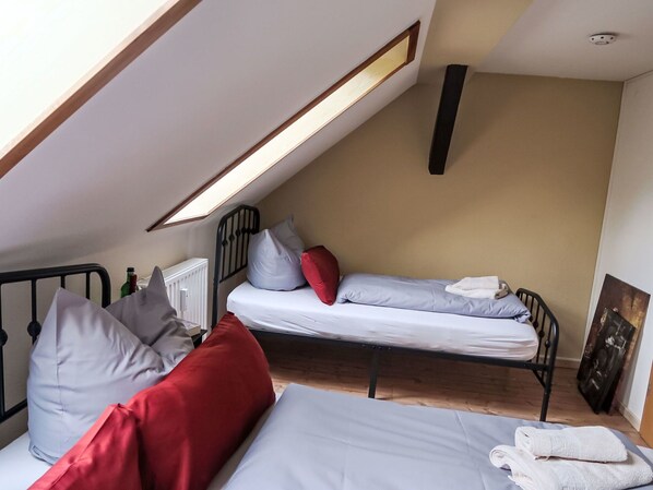 1 bedroom, travel crib, free WiFi