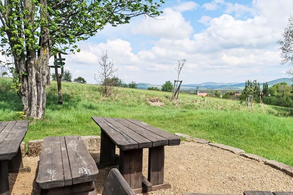 Wolke, Himmel, Pflanze, Möbel, Tabelle, Baum, Natur, Holz, Grundstueck, Natürliche Landschaft