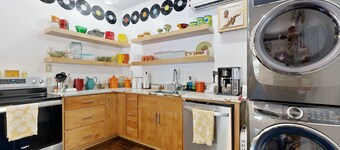 Poolside guest house with ping pong & washer/dryer near Tennessee River