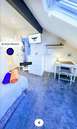 6 bedrooms, desk, iron/ironing board, WiFi - 6 Double bed all en-suite high end property for companies-contractors. (Hartlepool)