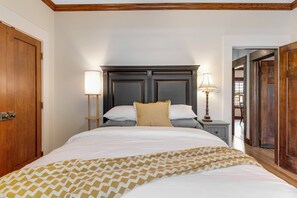 4 bedrooms, iron/ironing board, free WiFi