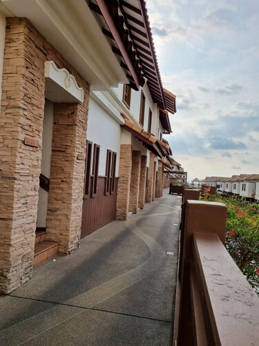 Alpine GLX Grand Pool Villa Upper Unit