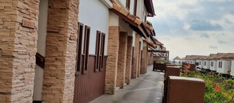 Alpine GLX Grand Pool Villa Upper Unit