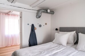 2 bedrooms, iron/ironing board, WiFi, bed sheets - Kings Square apt. 4 by Daniel & Jacob's (København)