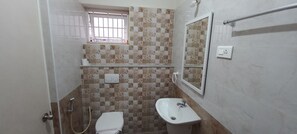 Deluxe Double Room | Bathroom