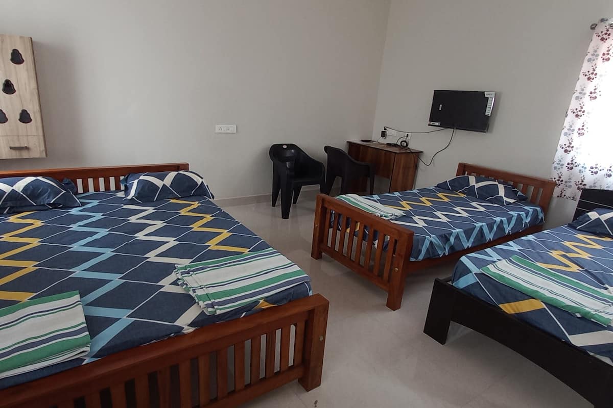 Family Quadruple Room, Hill View