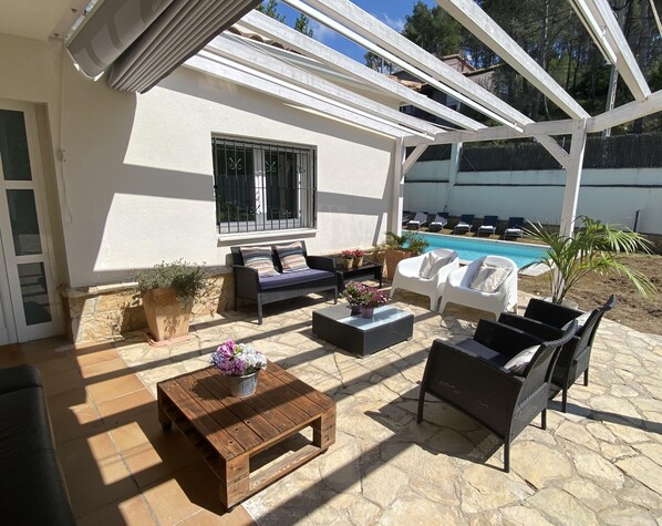Terrace/patio - At 10 Minutes/Drive from Sitges  Villa Sitges Serena. High Quality  350 M2 A/C (Sitges)