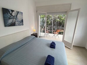 6 bedrooms, iron/ironing board, travel cot, free WiFi