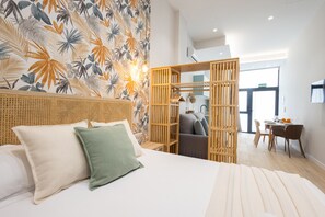 Iron/ironing board, free WiFi, bed sheets