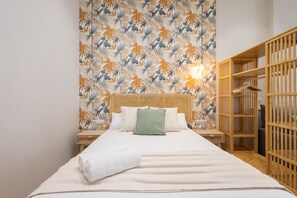 Iron/ironing board, free WiFi, bed sheets