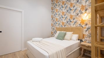 Een strijkplank/strijkijzer, gratis wifi, beddengoed