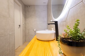 Bruser, hårtørrer, håndklæder