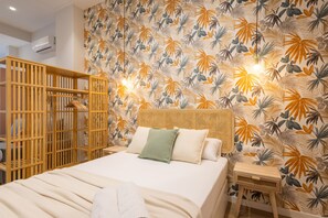 Tabla de planchar con plancha, wifi gratis y ropa de cama 