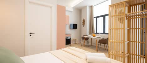 1 habitación, tabla de planchar con plancha, wifi gratis y ropa de cama