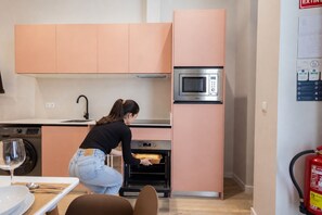 Fridge, microwave, oven, coffee/tea maker
