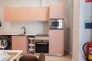 Réfrigérateur, micro-ondes, four, cafetière/bouilloire