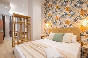 Iron/ironing board, free WiFi, bed sheets - The Trafalgar Apartment 06 by Florit Flats (Valencia)