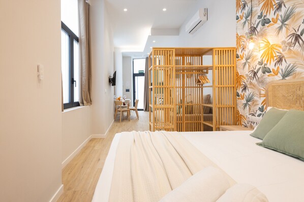 Iron/ironing board, free WiFi, bed sheets - The Trafalgar Apartment 07 by Florit Flats (Valencia)