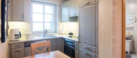 Kühlschrank, Ofen, Herdplatte, Geschirrspüler