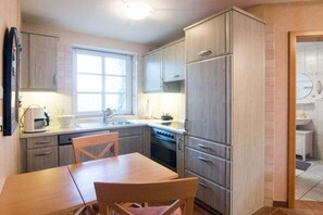 Fridge, oven, stovetop, dishwasher - Jan Comfortable holiday residence (Nordstrand)
