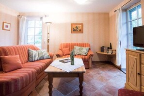 Smart TV, DVD player, stereo